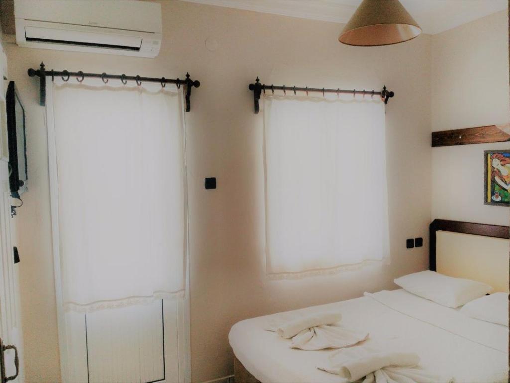 Ladies Beach Hotel คูซาดาซี ภายนอก รูปภาพ