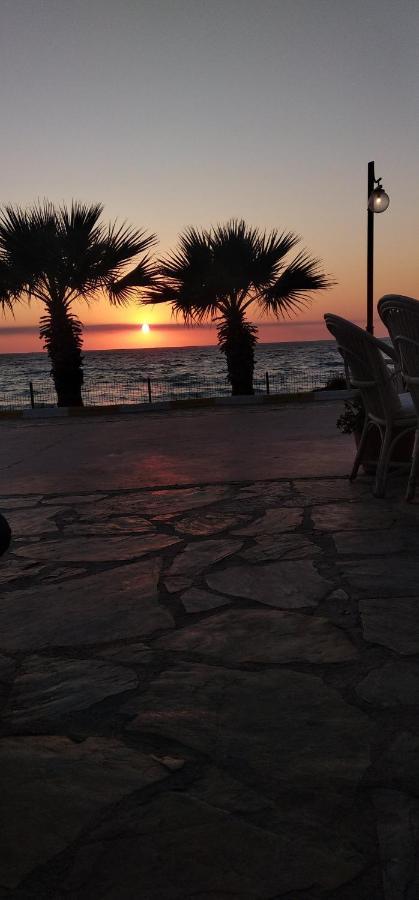 Ladies Beach Hotel คูซาดาซี ภายนอก รูปภาพ