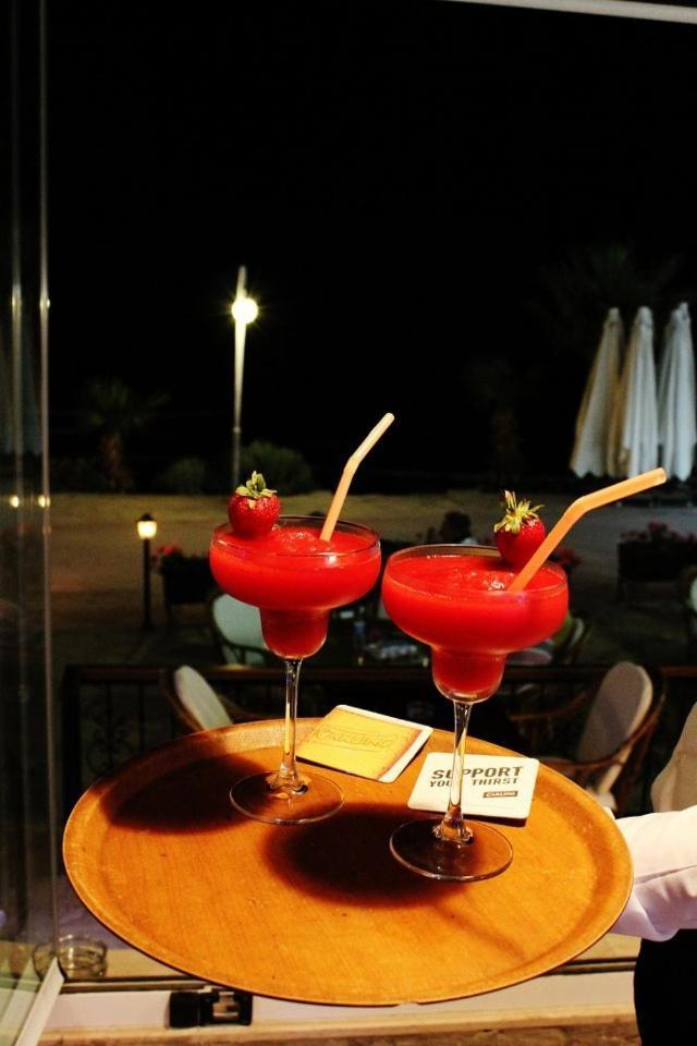 Ladies Beach Hotel คูซาดาซี ภายนอก รูปภาพ