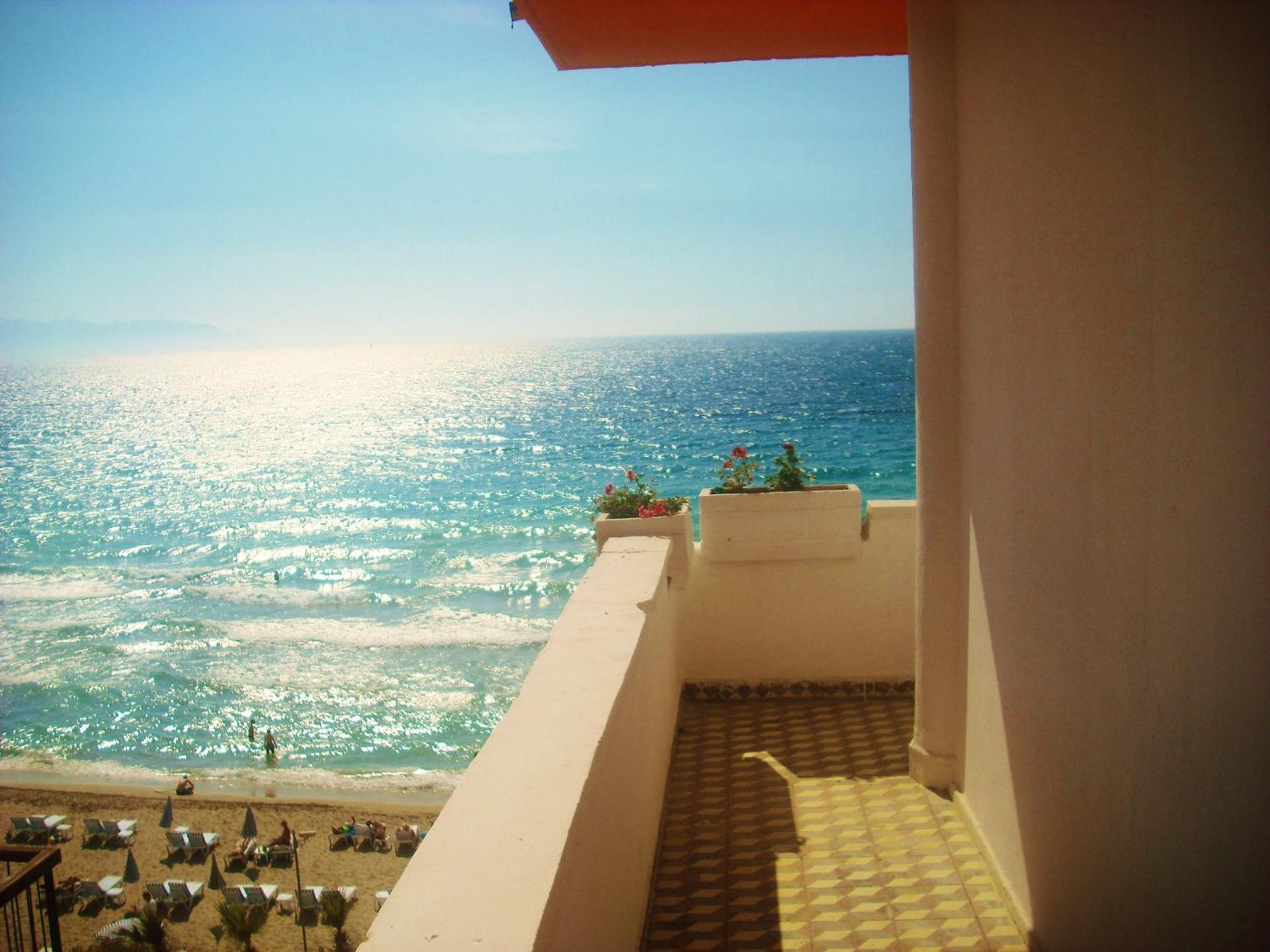 Ladies Beach Hotel คูซาดาซี ภายนอก รูปภาพ
