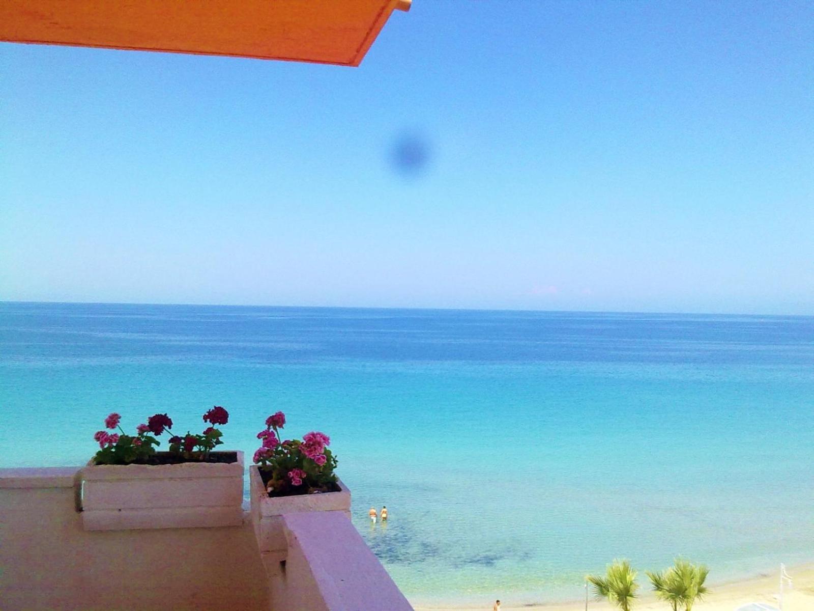 Ladies Beach Hotel คูซาดาซี ภายนอก รูปภาพ