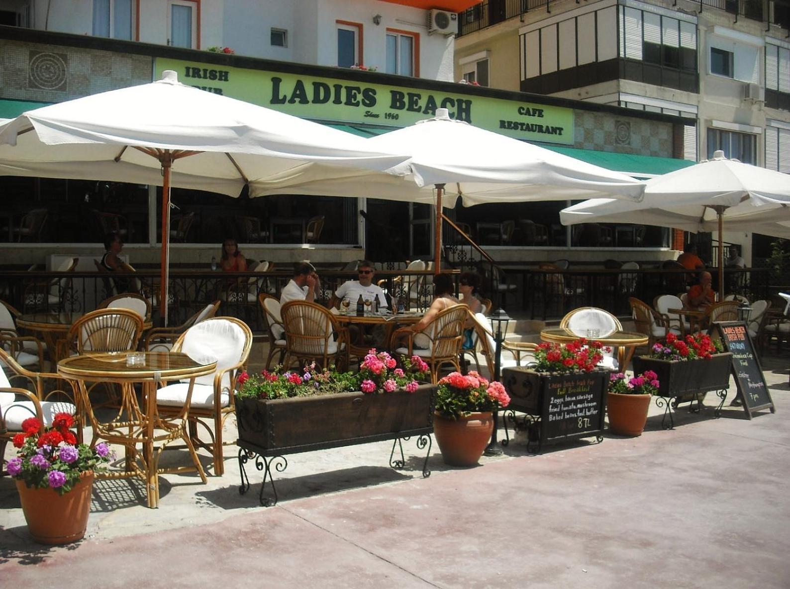 Ladies Beach Hotel คูซาดาซี ภายนอก รูปภาพ