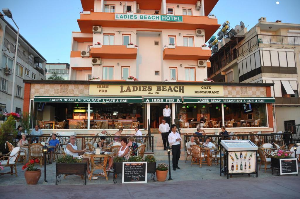 Ladies Beach Hotel คูซาดาซี ภายนอก รูปภาพ