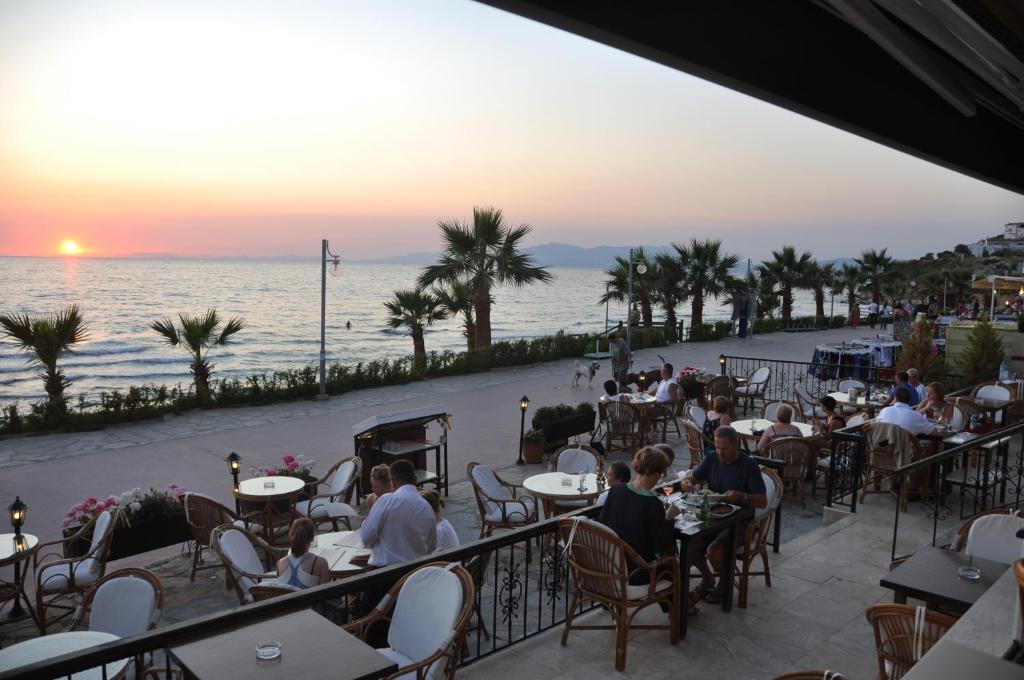 Ladies Beach Hotel คูซาดาซี ภายนอก รูปภาพ